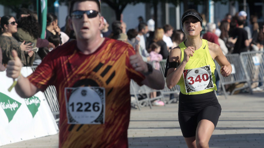 Casi 2.000 personas participaron en el recorrido de 10 kilómetros entre Oleiros y A Coruña