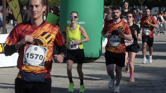 Casi 2.000 personas participaron en el recorrido de 10 kilómetros entre Oleiros y A Coruña