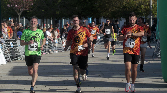 Casi 2.000 personas participaron en el recorrido de 10 kilómetros entre Oleiros y A Coruña