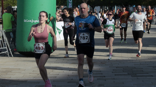 Casi 2.000 personas participaron en el recorrido de 10 kilómetros entre Oleiros y A Coruña