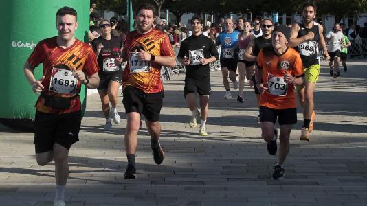 Casi 2.000 personas participaron en el recorrido de 10 kilómetros entre Oleiros y A Coruña