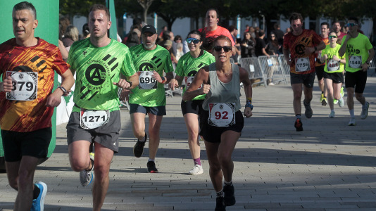 Casi 2.000 personas participaron en el recorrido de 10 kilómetros entre Oleiros y A Coruña