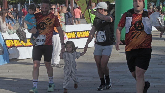 Casi 2.000 personas participaron en el recorrido de 10 kilómetros entre Oleiros y A Coruña