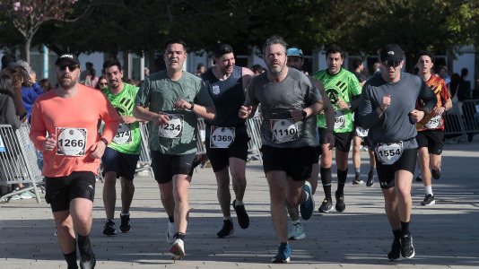 Casi 2.000 personas participaron en el recorrido de 10 kilómetros entre Oleiros y A Coruña