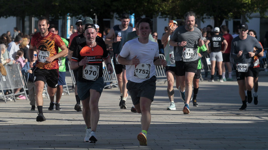 Casi 2.000 personas participaron en el recorrido de 10 kilómetros entre Oleiros y A Coruña