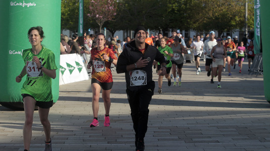 Casi 2.000 personas participaron en el recorrido de 10 kilómetros entre Oleiros y A Coruña
