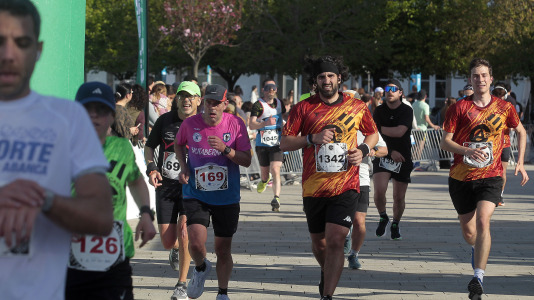 Casi 2.000 personas participaron en el recorrido de 10 kilómetros entre Oleiros y A Coruña