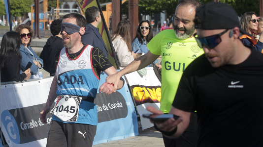 Casi 2.000 personas participaron en el recorrido de 10 kilómetros entre Oleiros y A Coruña