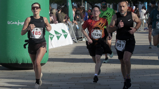 Casi 2.000 personas participaron en el recorrido de 10 kilómetros entre Oleiros y A Coruña