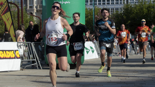 Casi 2.000 personas participaron en el recorrido de 10 kilómetros entre Oleiros y A Coruña