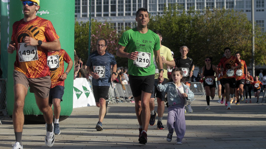 Casi 2.000 personas participaron en el recorrido de 10 kilómetros entre Oleiros y A Coruña