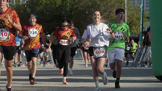 Casi 2.000 personas participaron en el recorrido de 10 kilómetros entre Oleiros y A Coruña