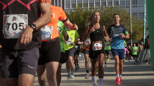 Casi 2.000 personas participaron en el recorrido de 10 kilómetros entre Oleiros y A Coruña