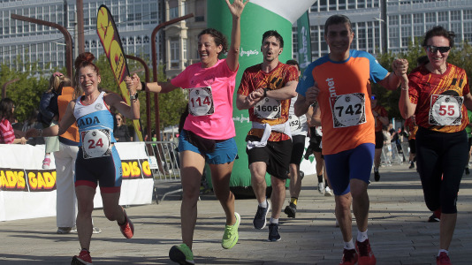 Casi 2.000 personas participaron en el recorrido de 10 kilómetros entre Oleiros y A Coruña