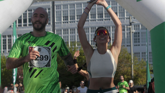 Casi 2.000 personas participaron en el recorrido de 10 kilómetros entre Oleiros y A Coruña