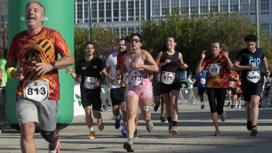 Casi 2.000 personas participaron en el recorrido de 10 kilómetros entre Oleiros y A Coruña