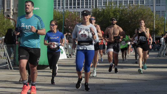 Casi 2.000 personas participaron en el recorrido de 10 kilómetros entre Oleiros y A Coruña
