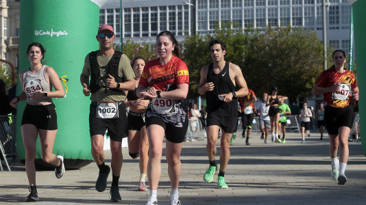 Casi 2.000 personas participaron en el recorrido de 10 kilómetros entre Oleiros y A Coruña