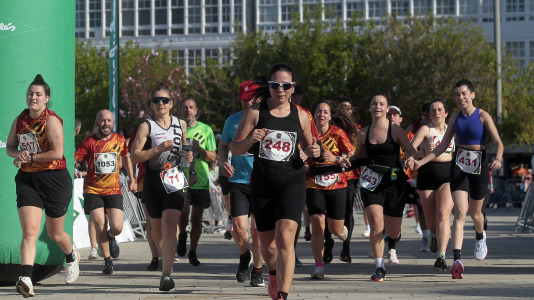 Casi 2.000 personas participaron en el recorrido de 10 kilómetros entre Oleiros y A Coruña