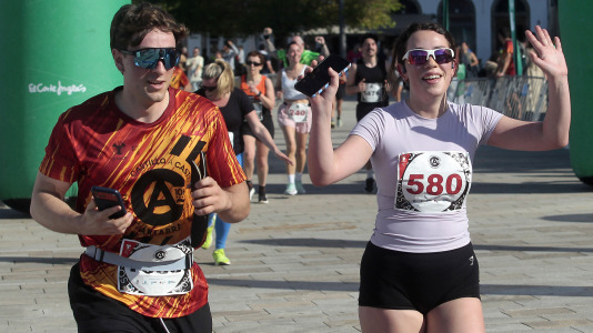 Casi 2.000 personas participaron en el recorrido de 10 kilómetros entre Oleiros y A Coruña