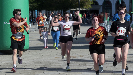Casi 2.000 personas participaron en el recorrido de 10 kilómetros entre Oleiros y A Coruña