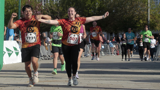 Casi 2.000 personas participaron en el recorrido de 10 kilómetros entre Oleiros y A Coruña