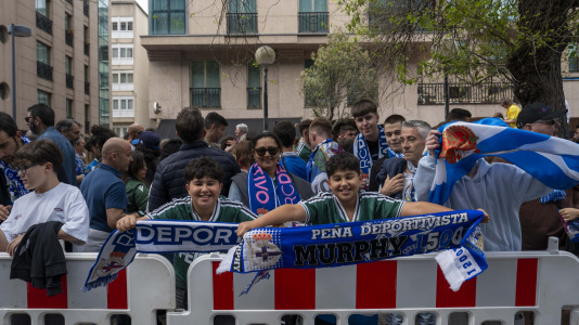 Casi 29.000 espectadores se dieron cita en Riazor para celebrar el Día de las Peñas y el triunfo blanquiazul