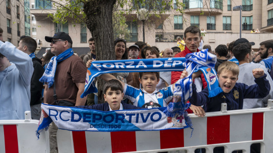Casi 29.000 espectadores se dieron cita en Riazor para celebrar el Día de las Peñas y el triunfo blanquiazul