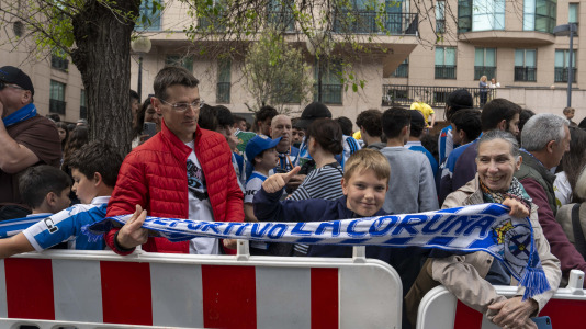 Casi 29.000 espectadores se dieron cita en Riazor para celebrar el Día de las Peñas y el triunfo blanquiazul