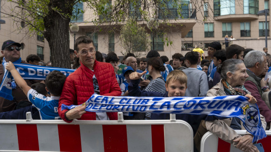 Casi 29.000 espectadores se dieron cita en Riazor para celebrar el Día de las Peñas y el triunfo blanquiazul