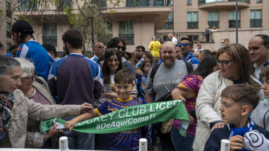 Casi 29.000 espectadores se dieron cita en Riazor para celebrar el Día de las Peñas y el triunfo blanquiazul