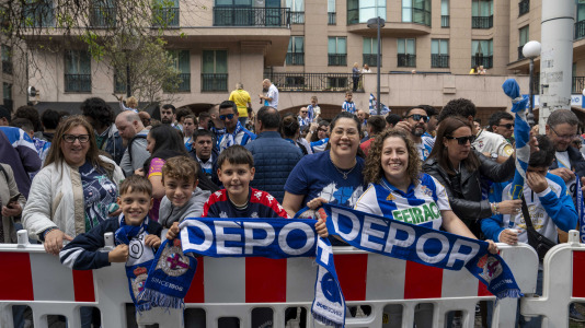 Casi 29.000 espectadores se dieron cita en Riazor para celebrar el Día de las Peñas y el triunfo blanquiazul