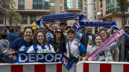 Casi 29.000 espectadores se dieron cita en Riazor para celebrar el Día de las Peñas y el triunfo blanquiazul
