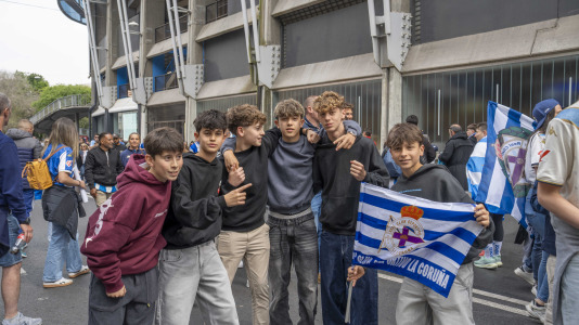 Casi 29.000 espectadores se dieron cita en Riazor para celebrar el Día de las Peñas y el triunfo blanquiazul