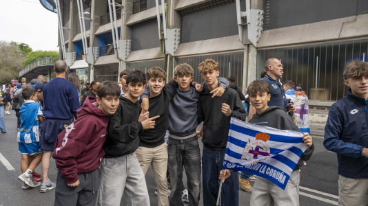 Casi 29.000 espectadores se dieron cita en Riazor para celebrar el Día de las Peñas y el triunfo blanquiazul