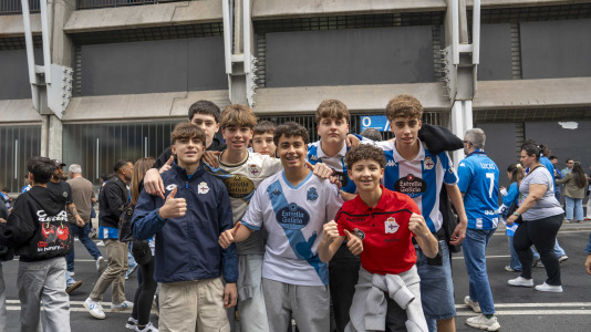 Casi 29.000 espectadores se dieron cita en Riazor para celebrar el Día de las Peñas y el triunfo blanquiazul