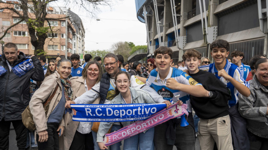 Casi 29.000 espectadores se dieron cita en Riazor para celebrar el Día de las Peñas y el triunfo blanquiazul
