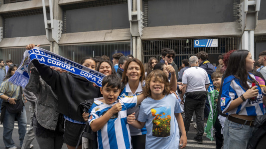 Casi 29.000 espectadores se dieron cita en Riazor para celebrar el Día de las Peñas y el triunfo blanquiazul