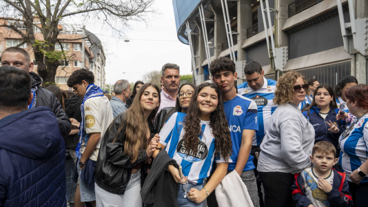 Casi 29.000 espectadores se dieron cita en Riazor para celebrar el Día de las Peñas y el triunfo blanquiazul