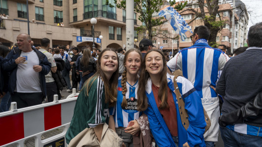 Casi 29.000 espectadores se dieron cita en Riazor para celebrar el Día de las Peñas y el triunfo blanquiazul