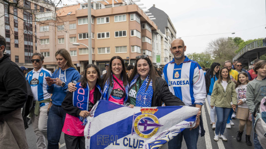 Casi 29.000 espectadores se dieron cita en Riazor para celebrar el Día de las Peñas y el triunfo blanquiazul