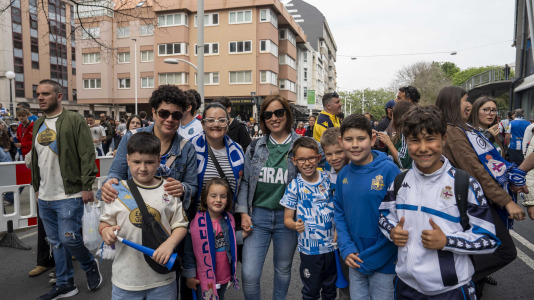 Casi 29.000 espectadores se dieron cita en Riazor para celebrar el Día de las Peñas y el triunfo blanquiazul