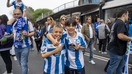Casi 29.000 espectadores se dieron cita en Riazor para celebrar el Día de las Peñas y el triunfo blanquiazul