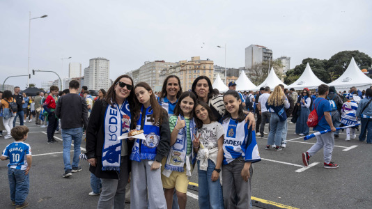 Casi 29.000 espectadores se dieron cita en Riazor para celebrar el Día de las Peñas y el triunfo blanquiazul