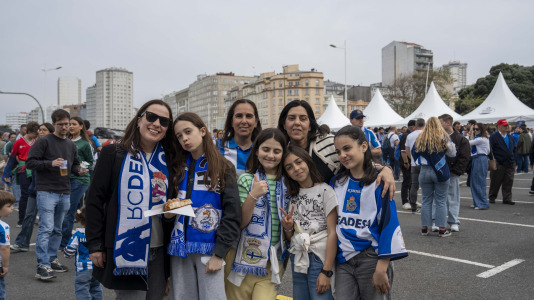 Casi 29.000 espectadores se dieron cita en Riazor para celebrar el Día de las Peñas y el triunfo blanquiazul