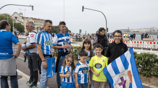 Casi 29.000 espectadores se dieron cita en Riazor para celebrar el Día de las Peñas y el triunfo blanquiazul