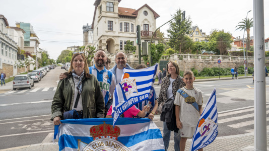Casi 29.000 espectadores se dieron cita en Riazor para celebrar el Día de las Peñas y el triunfo blanquiazul