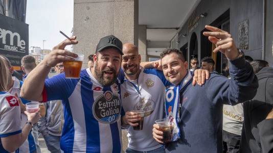 Casi 29.000 espectadores se dieron cita en Riazor para celebrar el Día de las Peñas y el triunfo blanquiazul