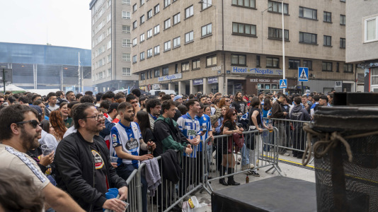 Casi 29.000 espectadores se dieron cita en Riazor para celebrar el Día de las Peñas y el triunfo blanquiazul