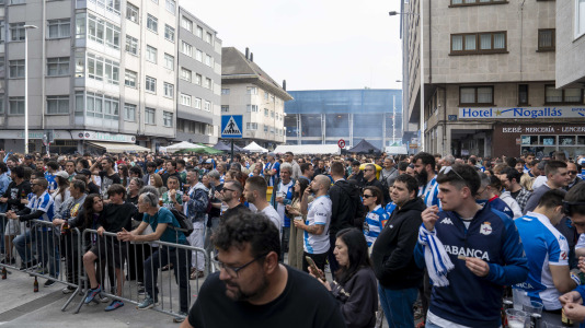Casi 29.000 espectadores se dieron cita en Riazor para celebrar el Día de las Peñas y el triunfo blanquiazul